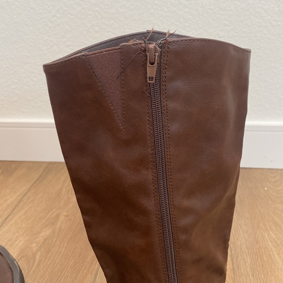 Brown boots - Picture 7 of 13